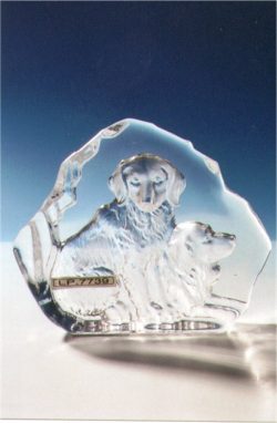 CRYSTAL PLAQUE DOG FAMILY